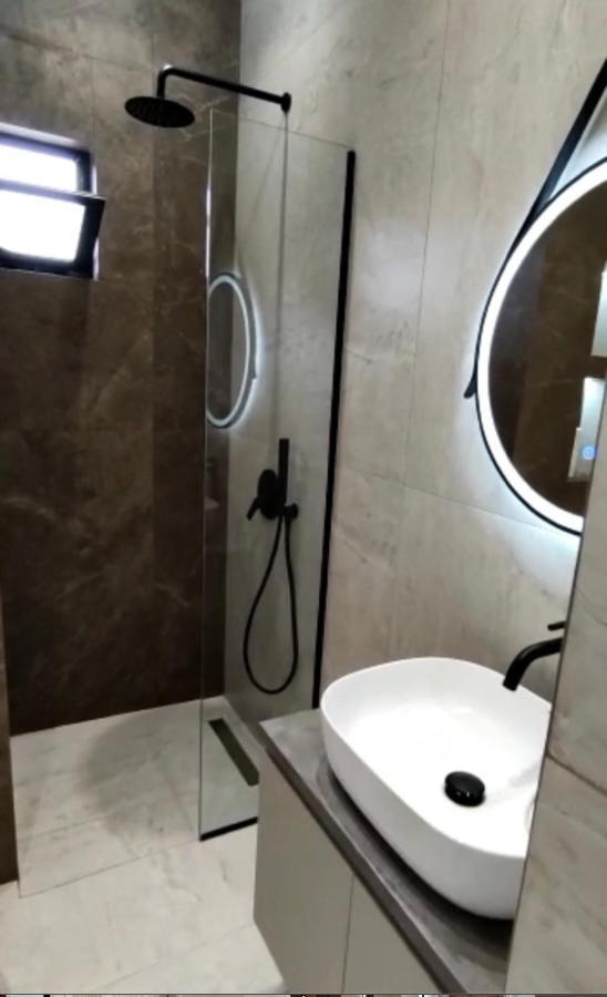 Villa Xhefri 2 Sarandë 外观 照片